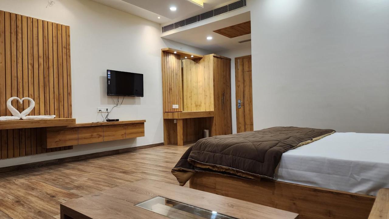 Aanandam Greens Hotel Sehore Bagian luar foto