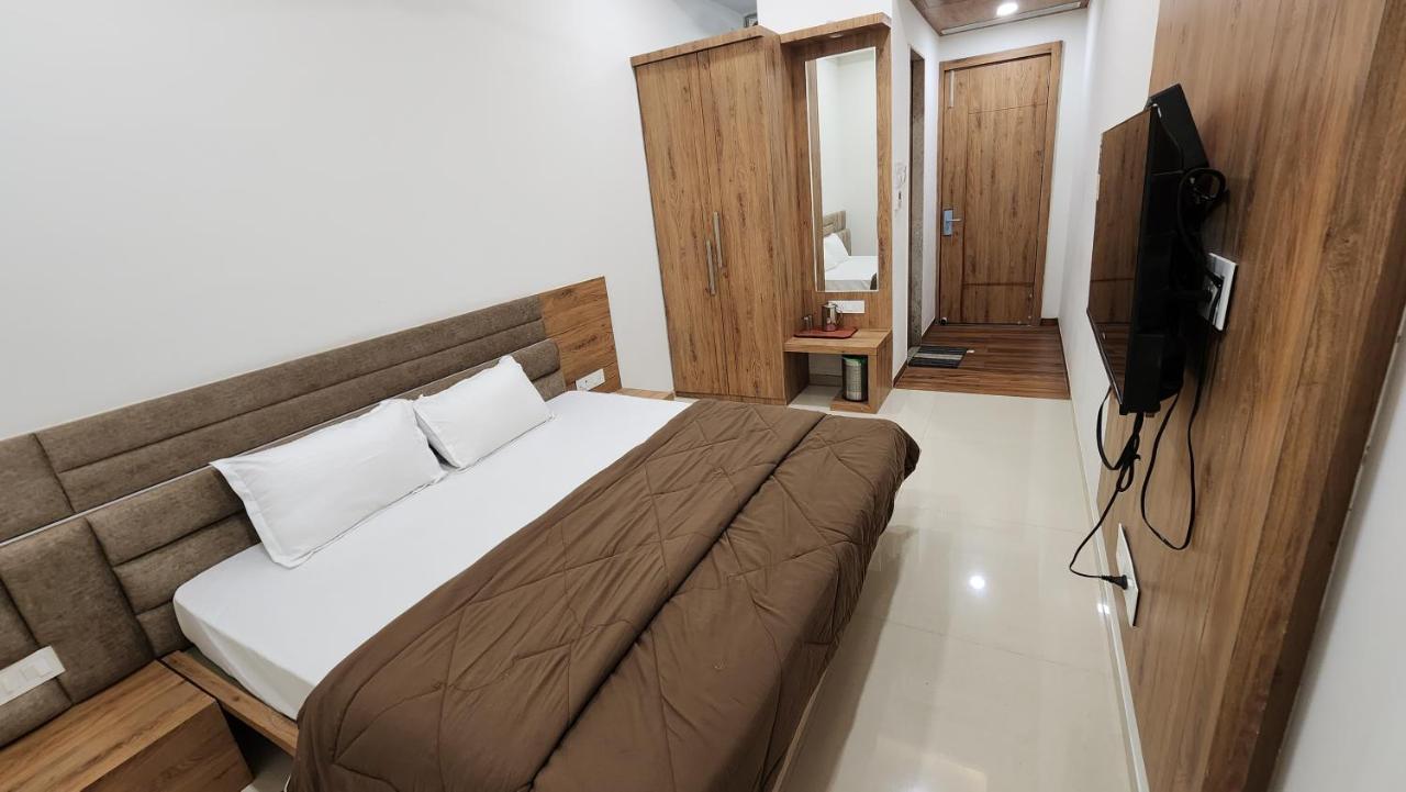 Aanandam Greens Hotel Sehore Bagian luar foto