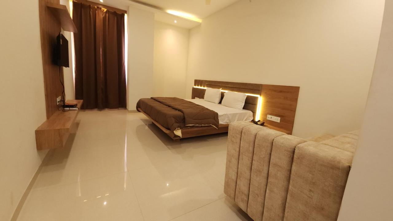 Aanandam Greens Hotel Sehore Bagian luar foto
